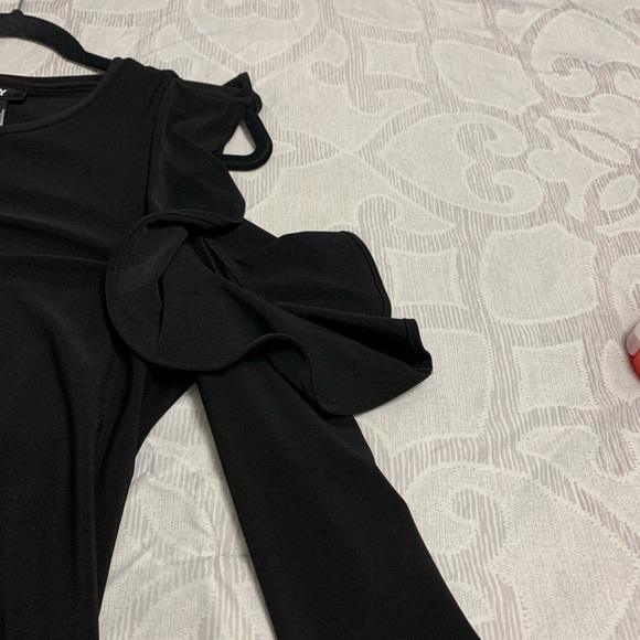 DKNY SWEATER OPEN SHOLDER - Picture 8 of 9